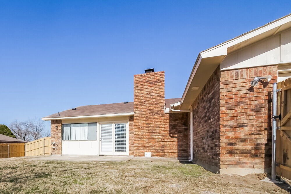 Building Photo - 902 Live Oak Dr