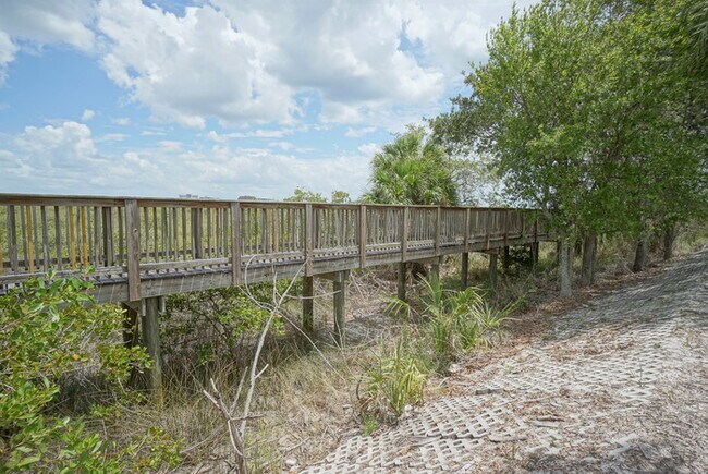 Building Photo - Beautiful 2-Bedroom, 2-Bathroom Condominiu...