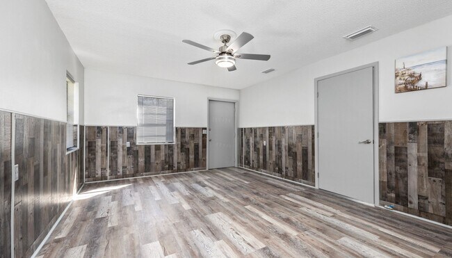 Building Photo - Newly Renovated 2 Bedroom, 2 Bath home on 1 acre near Downtown Live Oak