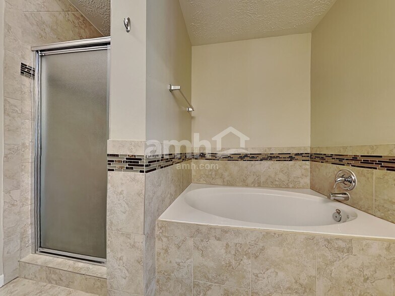 Building Photo - 3631 Windmoor Dr