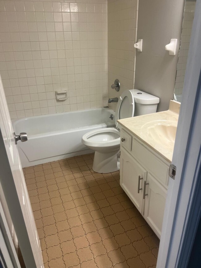 Building Photo - 4894 Northdale Dr