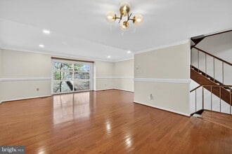 Building Photo - 9250 Three Oaks Dr