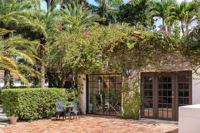 Building Photo - 1624 Granada Blvd