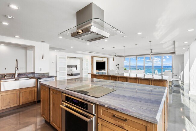 Building Photo - 2155 S Ocean Blvd