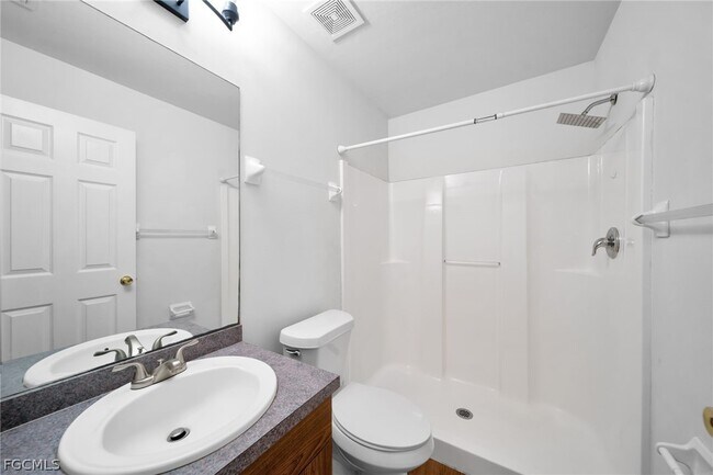 Building Photo - 1044 SE 11th St