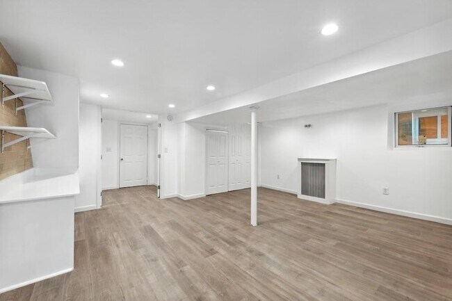 Building Photo - 114 Carlton Ave