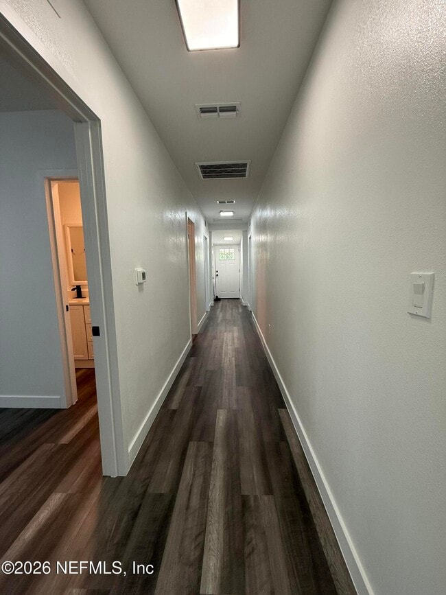 Building Photo - 823 Madison St