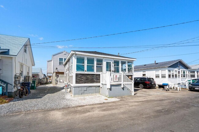 Building Photo - 16 Riverview, 1, 2, and 3