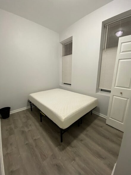 Building Photo - 260 W 24th Pl