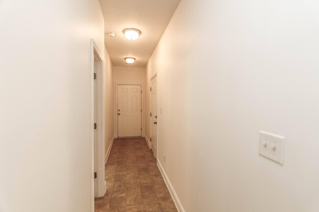 Building Photo - 334 High Meadows Pl