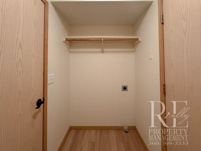 Building Photo - Immaculate Bremerton Home with Expansive Yard, Multiple Living Areas & Designer Kitchen