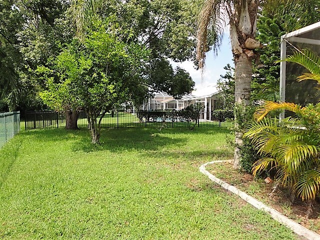 Building Photo - 1427 Kinsmere Dr