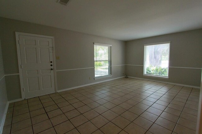 Building Photo - 5712 Fairlane Dr