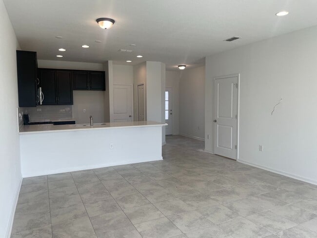 Building Photo - 3/2.5 Townhome in Holly Forest!