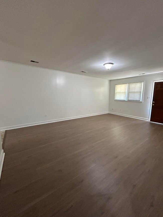 Building Photo - 326 W Hampton Ave