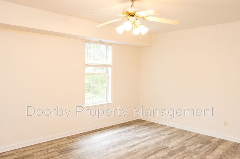 Building Photo - 1004 Roselawn Dr