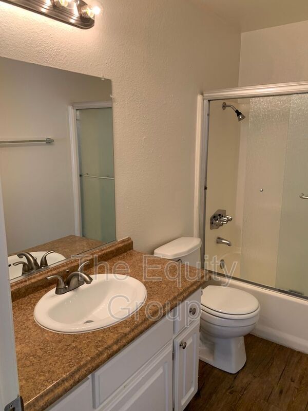 Building Photo - 4008 W Meadow Ave