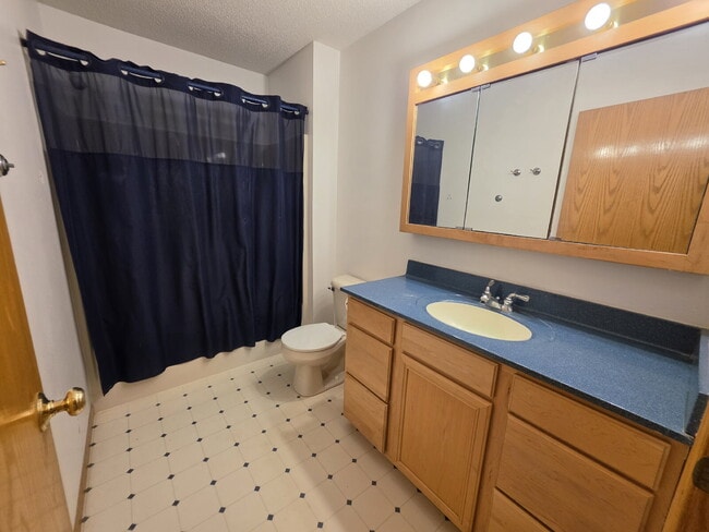 Building Photo - 4 Bedroom 2 Bathroom Home on 5 Acres with Shop, New Deck & Attached Garage