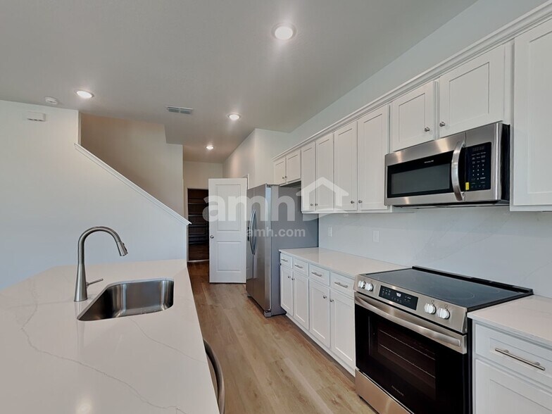Building Photo - 2610 Feather Crst Dr