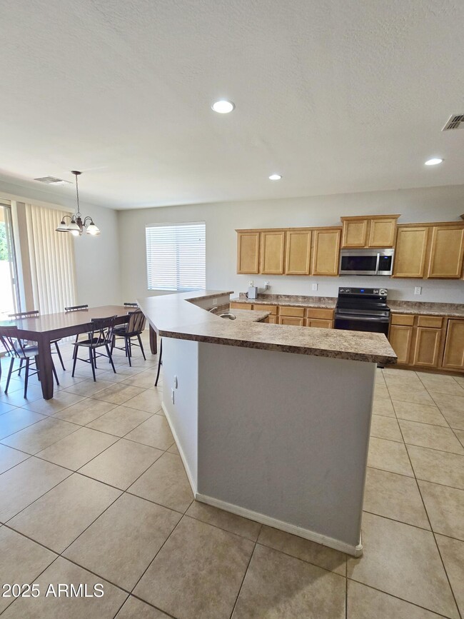 Building Photo - 18014 W Carmen Dr