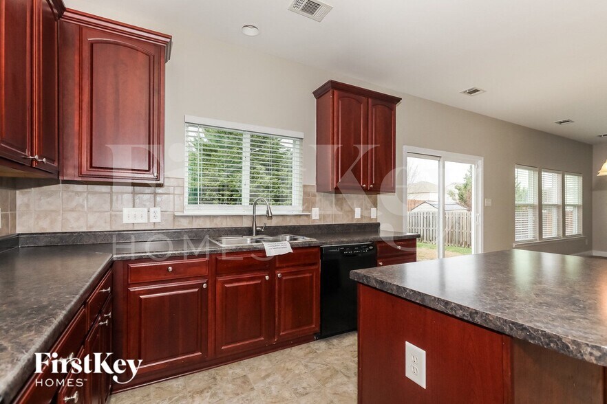 Building Photo - 12635 Cumberland Cove Dr