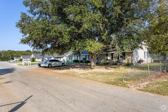 Building Photo - 611 Swift St