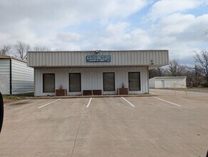 Building Photo - Office/Retail Commercial Space in Pryor