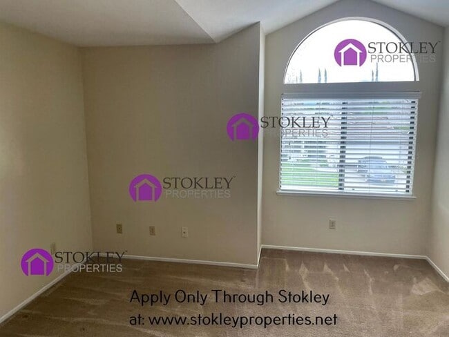 Building Photo - 1633 Lindbergh Dr