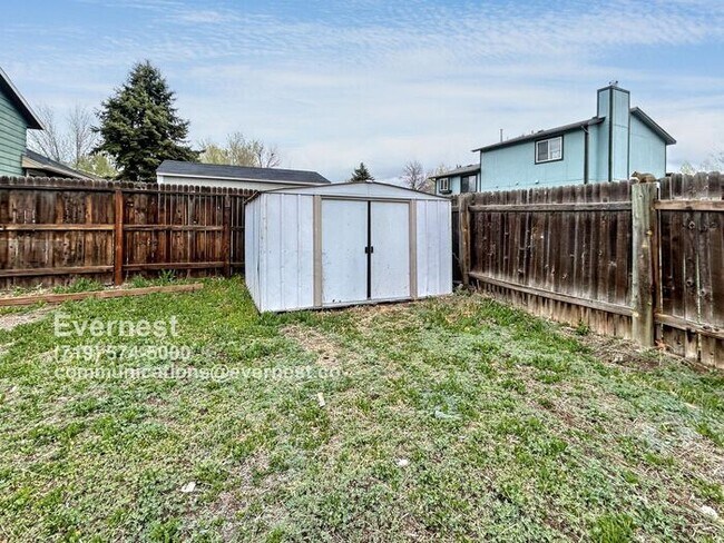 Building Photo - Spacious 4-Bedroom Home with Modern Comfor...