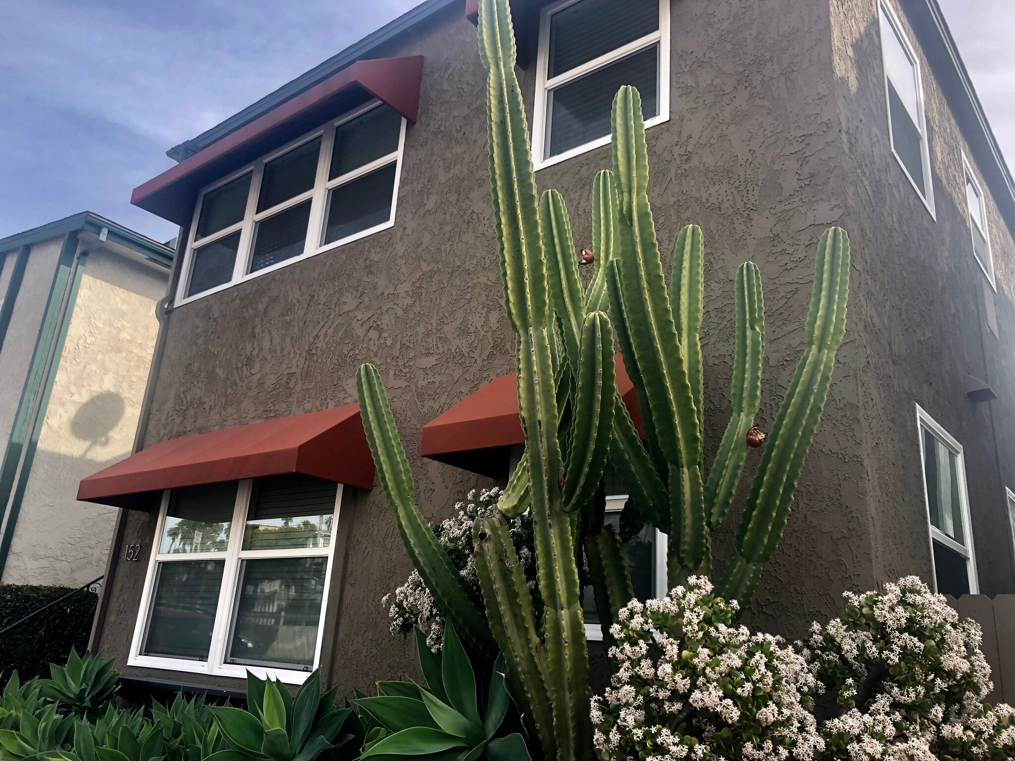 Front - 152 Ximeno Ave