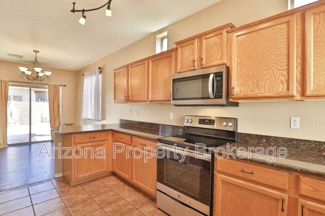 Building Photo - 875 S Porter St