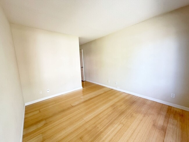 Building Photo - Deluxe Condo-2BR / 2BA near Santana Row/Santa Clara Valley Medical Center