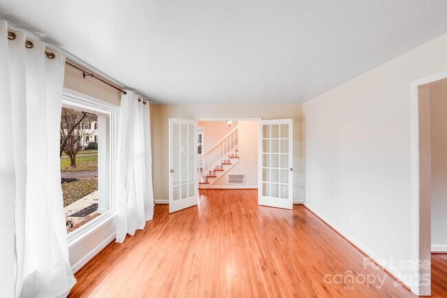 Building Photo - 5001 Vescova Ct