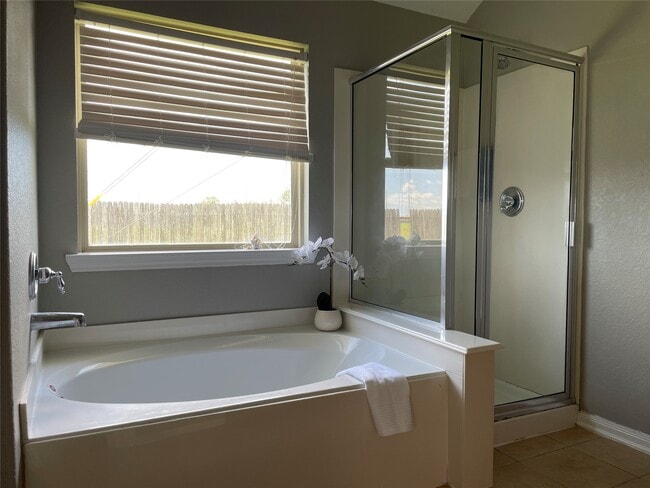 Building Photo - 5426 Rio Dr