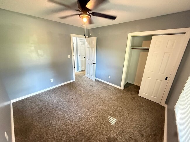 Building Photo - 4 Bed 2 Bath Springfield, MO