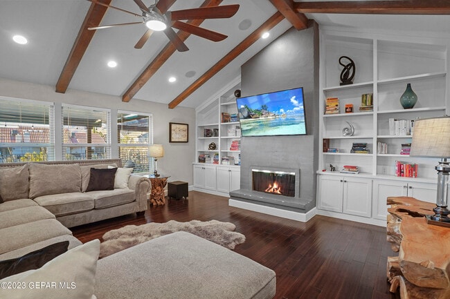 Building Photo - 413 Hollydale Dr