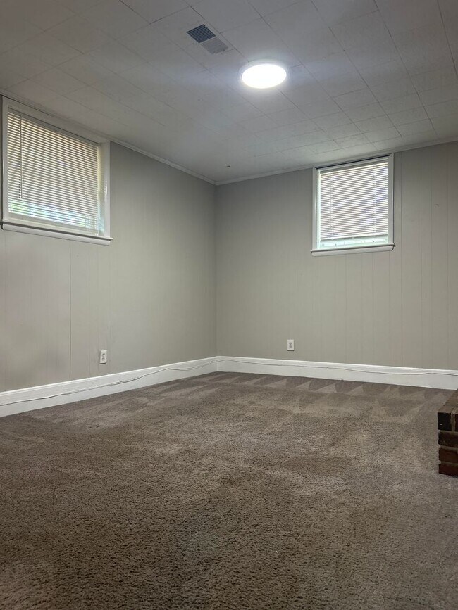 Building Photo - 4 Bed 2 Bath in Decatur!