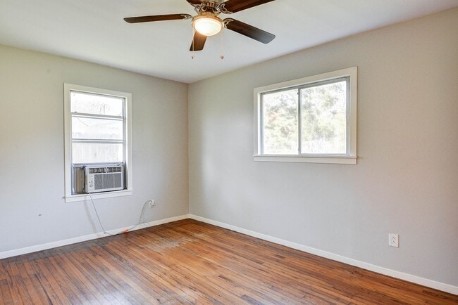 Building Photo - 131 Lakewood Dr