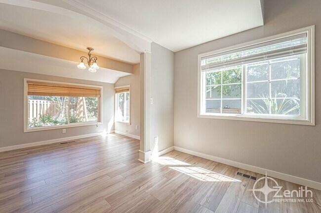 Building Photo - 1701 SE 123rd Ave