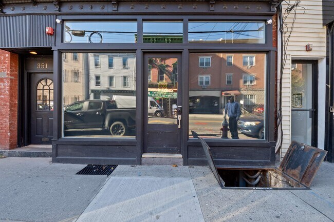 Building Photo - 494 Liberty Ave