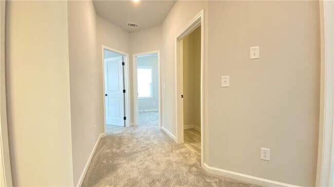 Building Photo - 4591 Silver Oak Dr SW