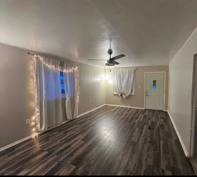 Building Photo - 439 Rosewood Ct