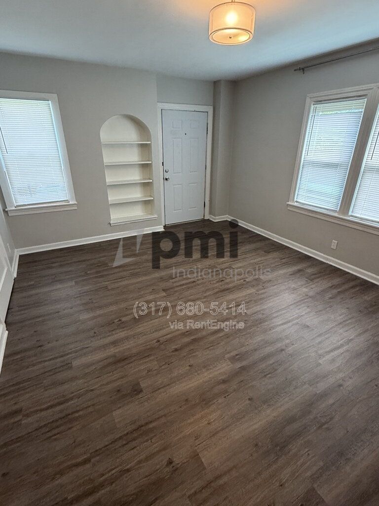 Building Photo - 1512 N Gladstone Ave