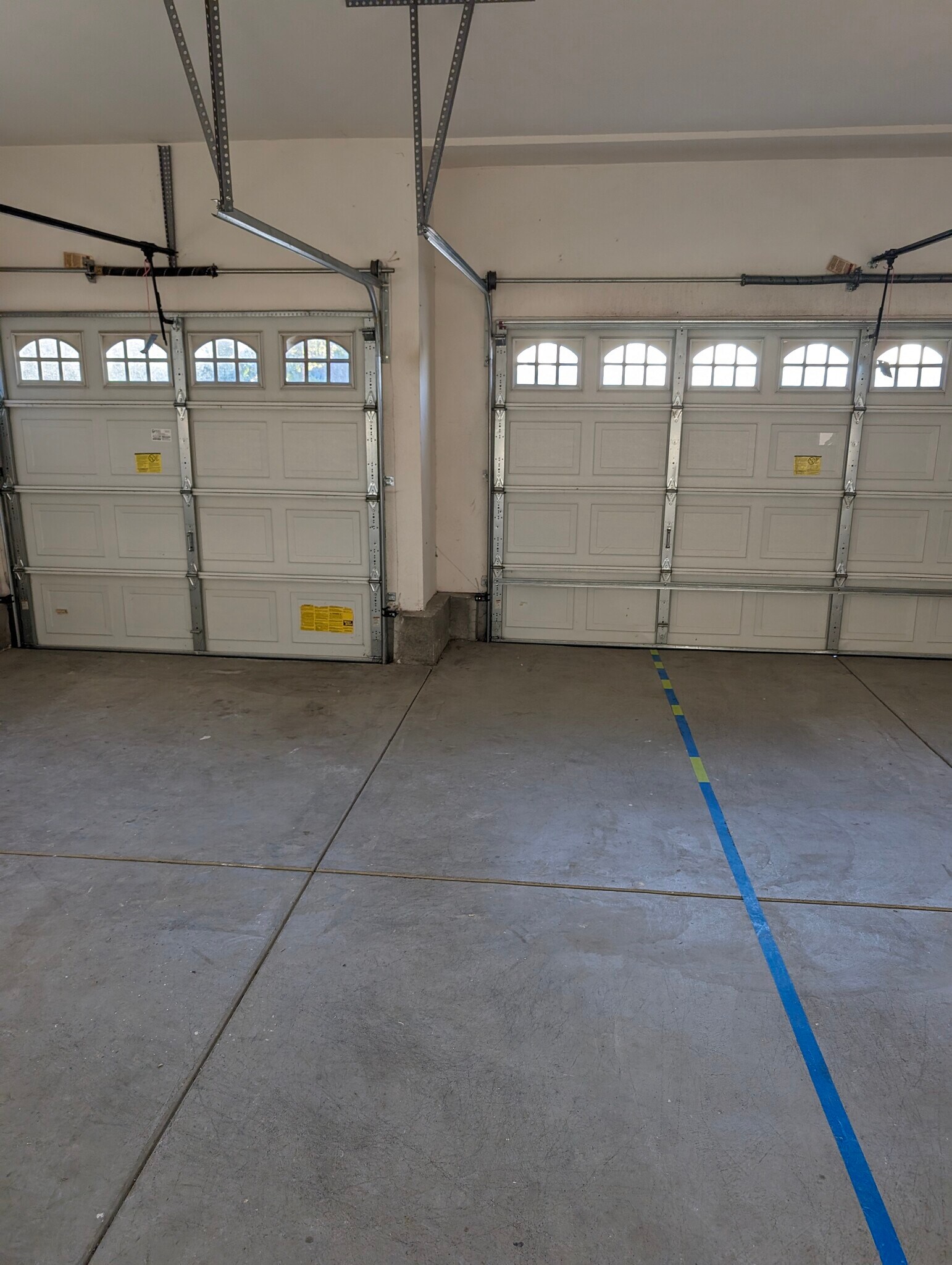 Building Photo - 9380 Dauchy Ave