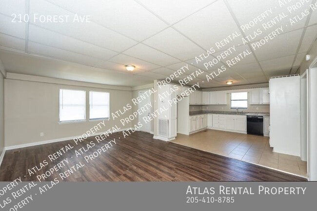 Building Photo - 210 Forest Ave