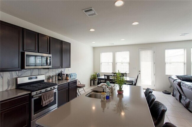 Building Photo - 9109 Garnet Dr