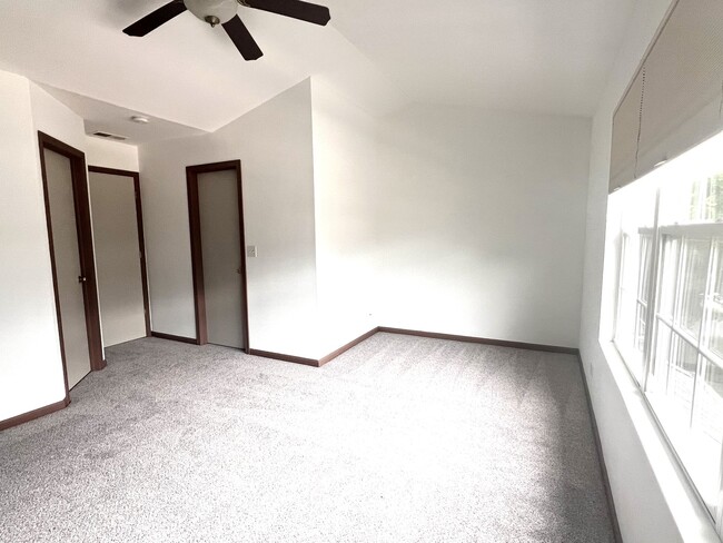 Building Photo - 2407 Stoughton Cir