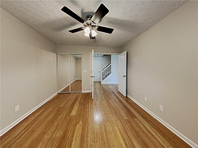 Building Photo - 227 Weatherstone Pointe Dr