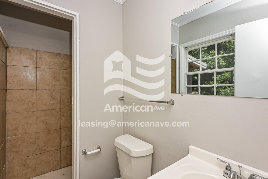 Building Photo - 4059 W Oak Dr