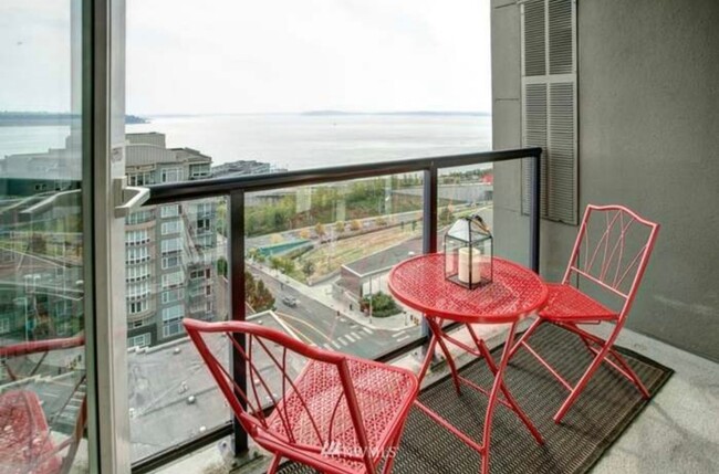 Building Photo - Luxury Living with Unmatched Views of Puge...